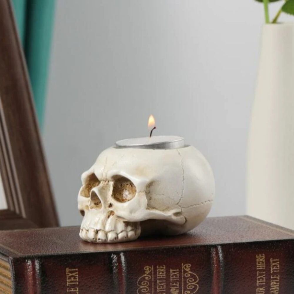 Resin skull candle holder - Picture 2 of 3